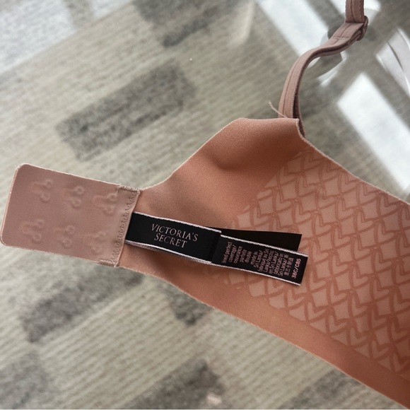 Victoria’s Secret Lined Perfect Coverage Bra - Picture 3 of 3